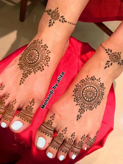 Minimal bridal feet design with a central mandala and simple patterns on the toes and ankles.