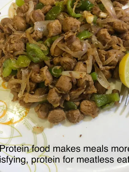 For families looking for meatless protein options, soya chunks are an excellent choice. Here they are stir-fried with onions and capsicum. Protein-rich foods make meals more satisfying and are essential for muscle growth and bone health in growing children.