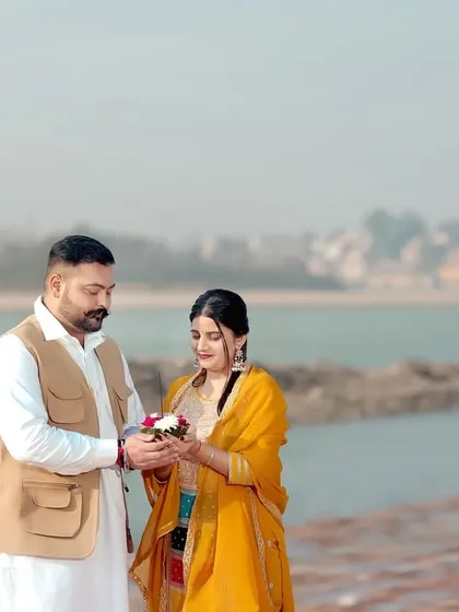 A couple in traditional Punjabi attire making an offering to the Ganga river. This image beautifully blends cultural traditions with the spiritual setting of Rishikesh.