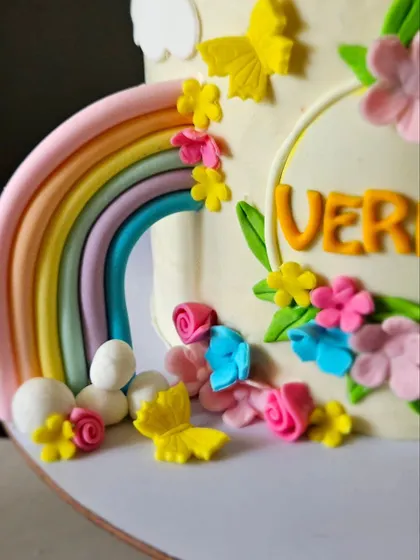 Another detail shot, this time focusing on the large rainbow and the small edible butterflies and flowers that cascade down the side of the cake.