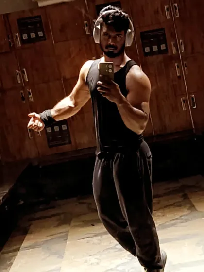 A quick pose to check the arm and shoulder progress. The grind never stops.