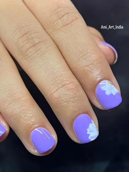 A simple and sweet hand-painted flower on a lovely lavender base. Sometimes, less is more.