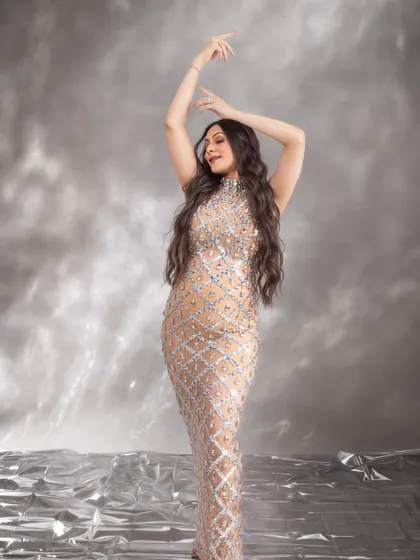 A duplicate of ID 90, this pose is full of life and celebration.