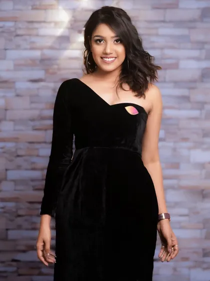 A smiling, more relaxed version of the portrait. This shows a different side of the model's personality.