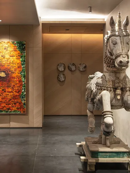 An antique wooden temple horse from Kutch stands as a majestic sculpture in the basement lobby. Sourced for its history and craftsmanship, it infuses the modern space with a sense of timeless grandeur and storytelling.