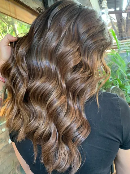 Sun-kissed and summer-bound. This non-bleach color is perfect for a natural, glowing look. (No filter)