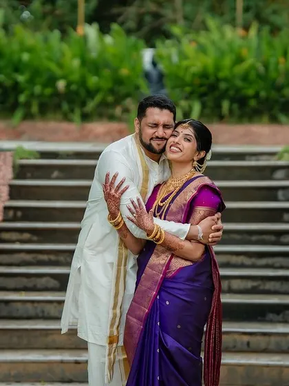 A candid shot filled with infectious laughter. We believe the best portraits are the ones where you forget we are even there, allowing your true personalities to shine.