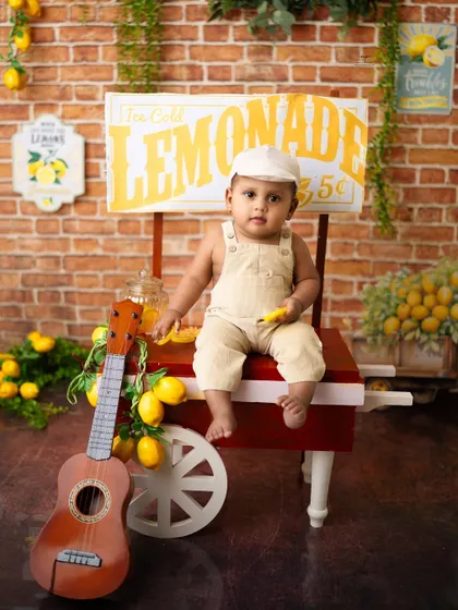 A quiet moment with a guitar at the lemonade stand. I love incorporating different props to add variety and storytelling to a themed session.