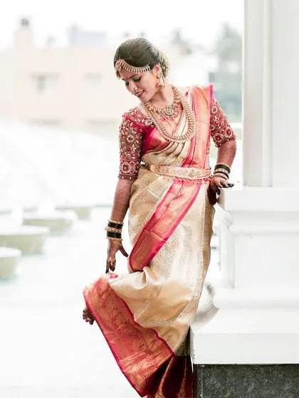 The classic combination of a gold and red Kanchipuram silk saree is a bridal favorite. Here, I've created a radiant look with warm, golden tones on the eyes and traditional temple jewellery to complete the divine Muhurtham appearance.