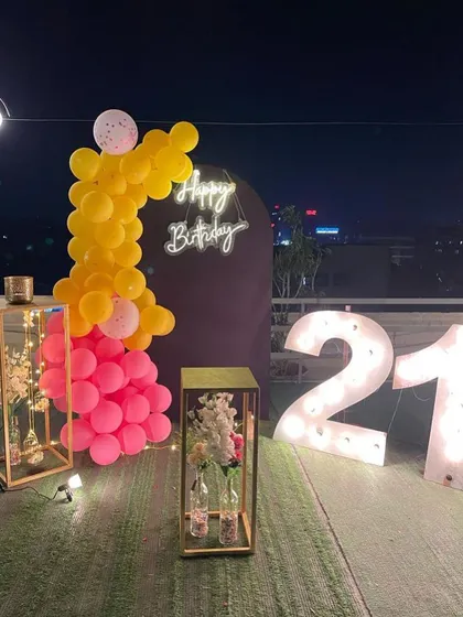 Another angle of the 21st birthday rooftop decor, highlighting the city view in the background which adds to the ambiance.