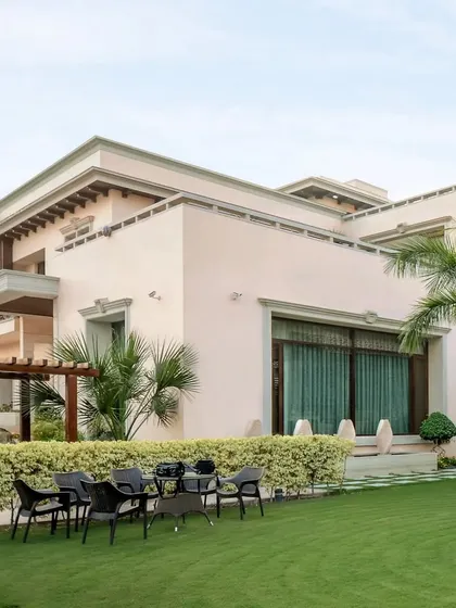 Our finished project unfolds a canvas of sophistication. The fine edges and sharp lines of the building sculpt rectilinear forms, providing the perfect backdrop for lush landscaping details.