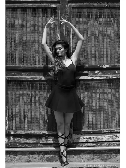 A graceful pose showing the lines and form that are fundamental to ballet and jazz. This training is the backbone of my DSD style.