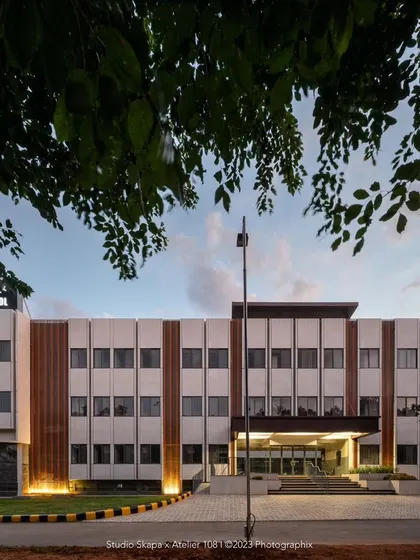 This image shows the realization of our architectural render for the Jindal Public School facade. The final building stands tall, making an impression of simplicity and timelessness, just as we envisioned.