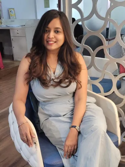 Purvaa looking stylish with her new color and cut.