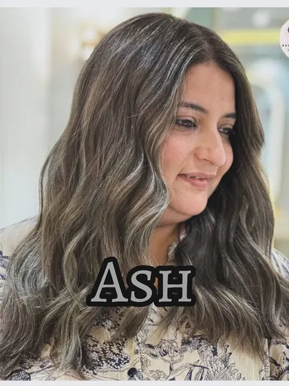 Another look at the modern elegance of ash hair color, with its beautiful smoky tones.