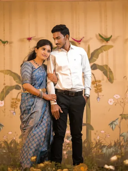 A beautifully composed shot against a hand-painted wall, giving this Tirupur wedding portrait an artistic, timeless feel.