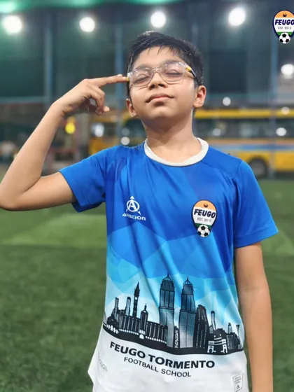 A player shows his smarts with a "thinker" pose during our after-training fun time.