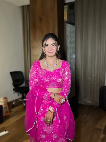 My bride Anuja chose a modern fish-cut lehenga for her cocktail night. I love this refreshing change from the usual flared skirts!