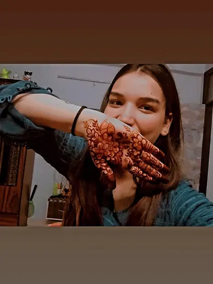 Another lovely photo from a happy client. Her smile and her beautiful henna stain say it all.