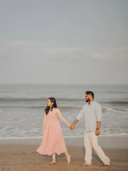 Anushka and Manu enjoying a walk on the beach. I focus on capturing these unposed, in-between moments that feel genuine and full of life.