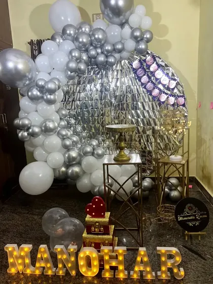 A silver and white balloon decoration with a shimmer backdrop for a modern look.