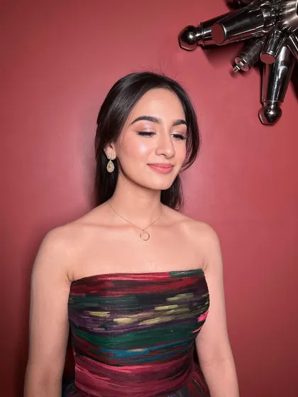 A close-up on the beauty of minimal makeup. Softly defined eyes and a natural lip colour create a look that is effortlessly stunning and lets your confidence shine.