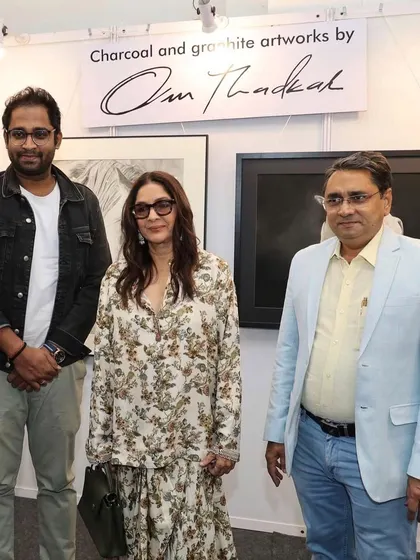 It was a pleasure to have veteran actress Neena Gupta ji visit my booth. Here we are pictured with Mr. Rajendra Patil.