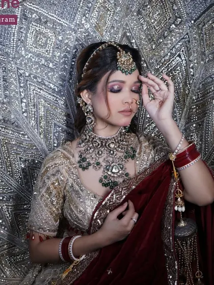 A close up of the glittery bridal look, showing the detailed eye makeup. My courses cover various techniques, including working with loose glitters and pigments for high impact looks.