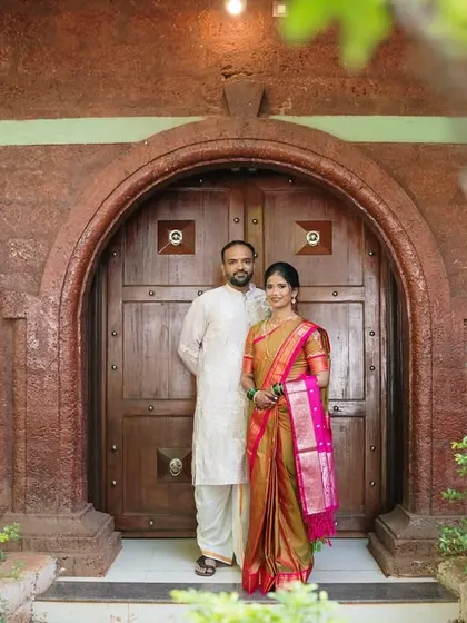 Another elegant portrait of the couple, showing a change in the bride's saree, demonstrating how we capture variety even within a single location.