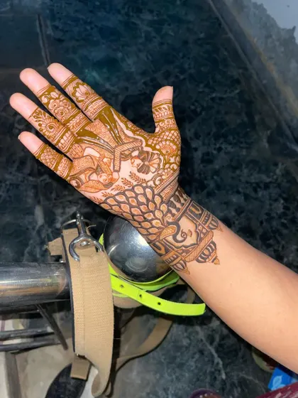 A simple yet beautiful design on the back of the hand. This style is great for guests or for smaller functions where you want a touch of henna.