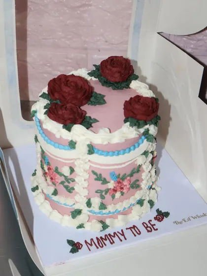 Another angle of the vintage floral "Mommy to be" cake, showing the beautiful piping work from the side.