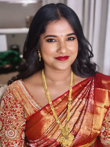 A smiling portrait of Keerthana, looking confident and beautiful for her reception.