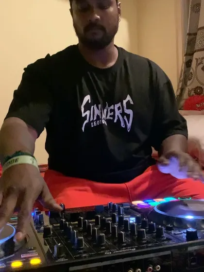 Working the jog wheel and mixer to perfect a transition.