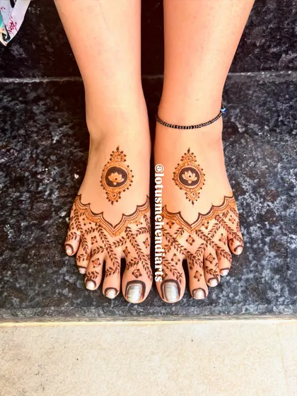 A top-down view of the simple lotus foot mehendi, showing the clean and symmetrical application.