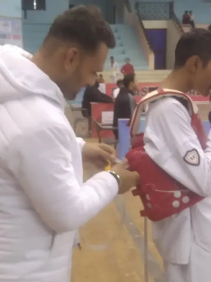 Getting my player ready for his match. Every detail matters in a competition.