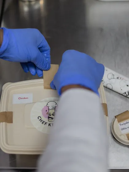 I love our cute little paper tapes. They securely seal your meal and add a touch of our brand to every package.