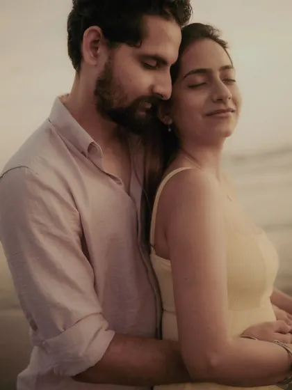 A quiet, intimate embrace during a beach pre-wedding session. My focus is always on the authentic connection and the feeling of being completely at ease with your person.