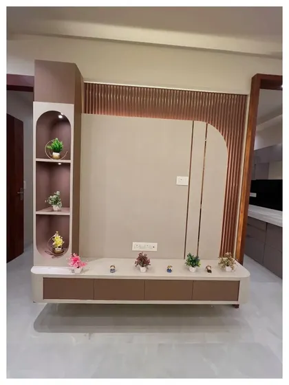 A simple yet elegant TV unit with a curved floating console in a two-tone finish. The fluted paneling on the back wall adds texture and visual interest, while the open shelves provide space for decor.