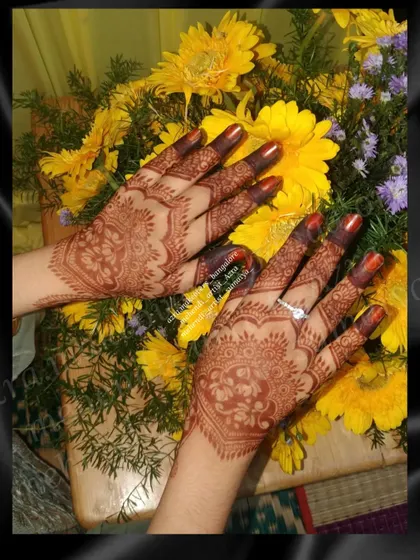 A simple and pretty non-bridal design, perfect for a party or small function.