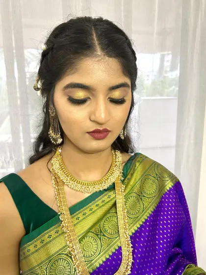 A close-up of the stunning gold eye makeup. It’s a glamorous look perfect for a wedding.