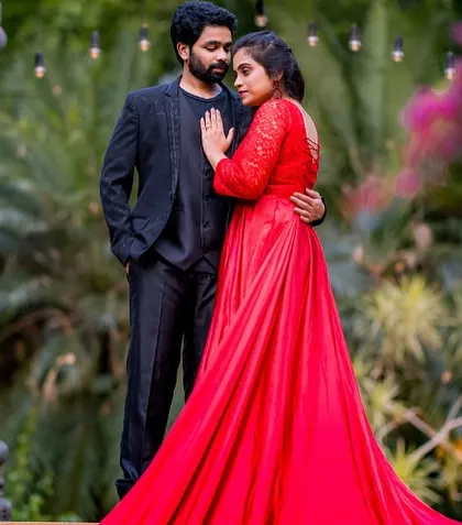 This vibrant red gown stands out beautifully for a night-time pre-wedding shoot. My rental collection has over 150 gowns to choose from, so you'll find the perfect one.