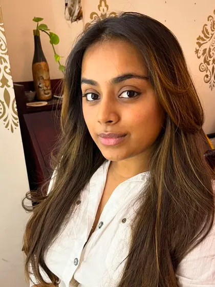 Fida's long hair looks healthy and full of volume.