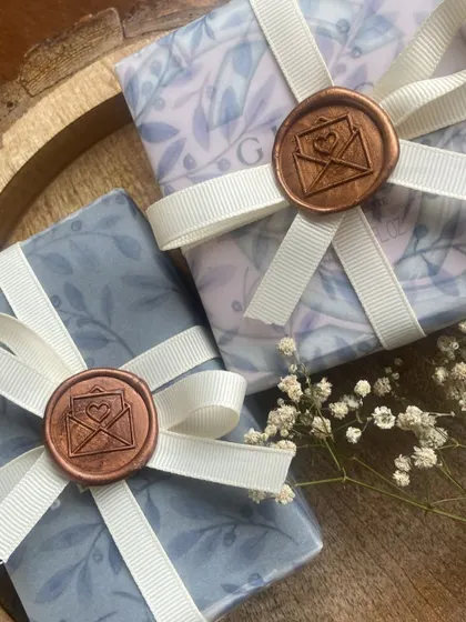Wrapping joy, one gift at a time. Here is a collection of some of my favorite gift wrapping styles, featuring everything from bold colors and patterned paper to minimal wraps with vellum, dried flowers, and wax seals.