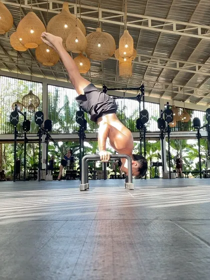 Some rest and recovery in a beautiful setting. Here I'm working on a handstand press on parallettes during a vacation.