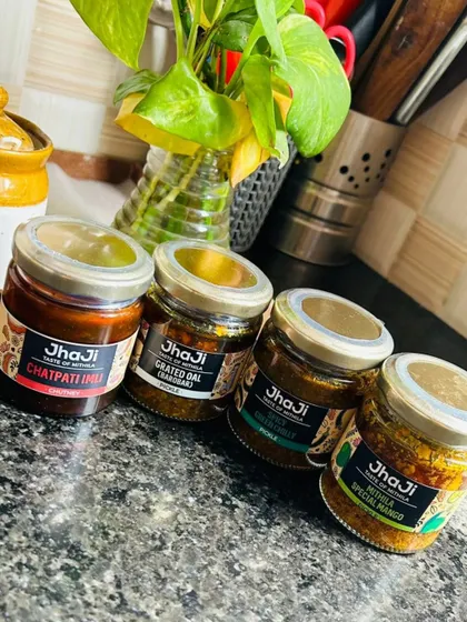 A delicious plate of Aloo Paratha is incomplete without Aam Ka Achaar. This customer pairs their meal with our pickles.
