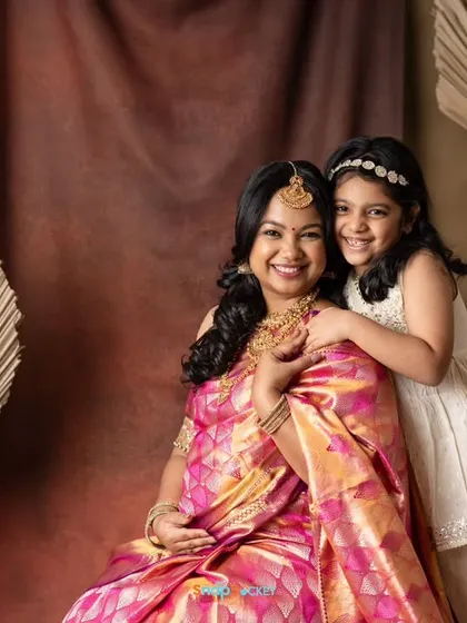 Two generations of beauty! This mom-to-be and her daughter look so lovely together in their traditional outfits. It’s a wonderful way to include the older sibling in the maternity celebration.