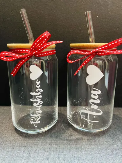 These personalised can glasses with a red ribbon are perfect for Valentine's Day, anniversaries, or just to show someone you care.
