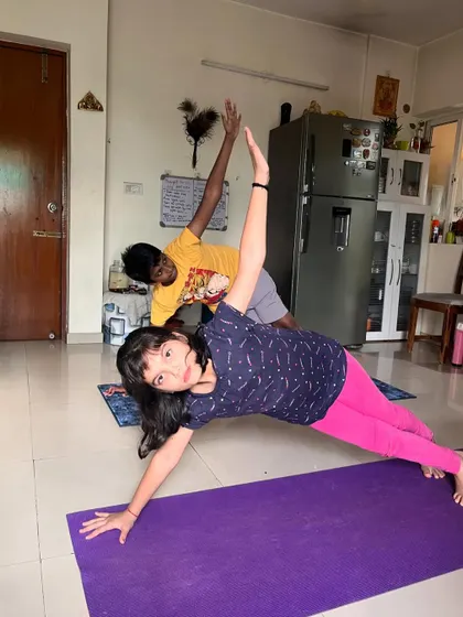 A duplicate of image 277, showing two kids in a strong side plank, a testament to their progress.