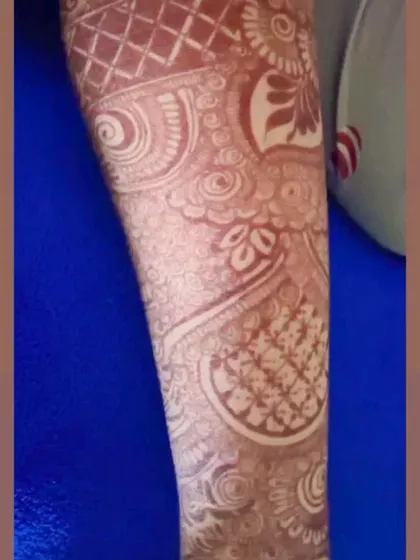 The stain on the arm from the same client. Even on the arm, the henna has developed into a lovely, rich brown color.