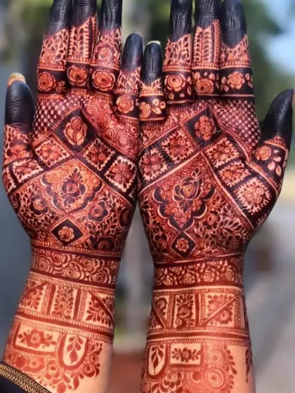 Look at that gorgeous stain! This is the result of my 100% organic henna after just a day. I take great pride in making my own henna paste to ensure you get the darkest, richest, and safest color every single time. 🤩